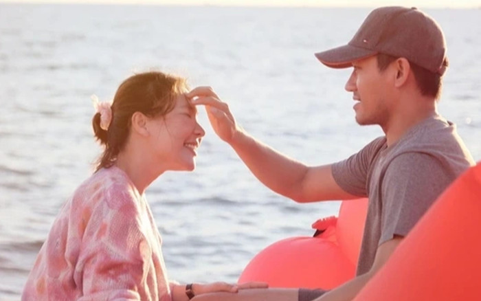 Hơn chồng 7 tuổi, vợ Quý Bình giữ lửa hôn nhân thế nào? Ảnh 2