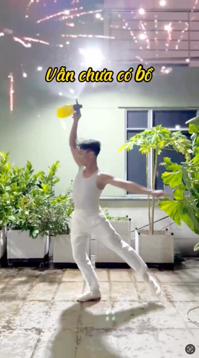 Phan Hiển trong đoạn clip được đăng tải mới đây.