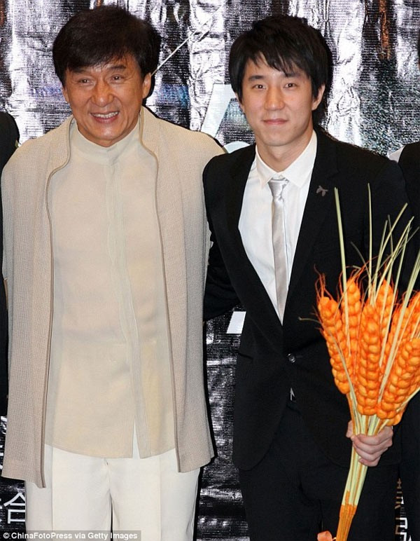 Thành Long và con trai ruột Phòng Tổ Danh.