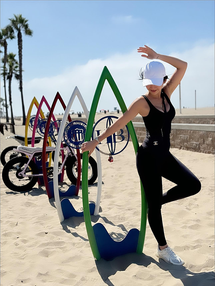 Kim Hiền khoe đường cong quyến rũ ở tuổi 42.