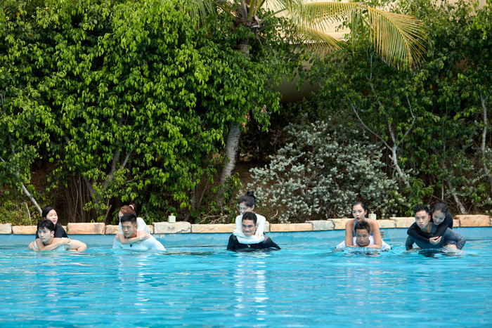 5 cặp đôi trong trò chơi 'Cõng em mà chạy'. 