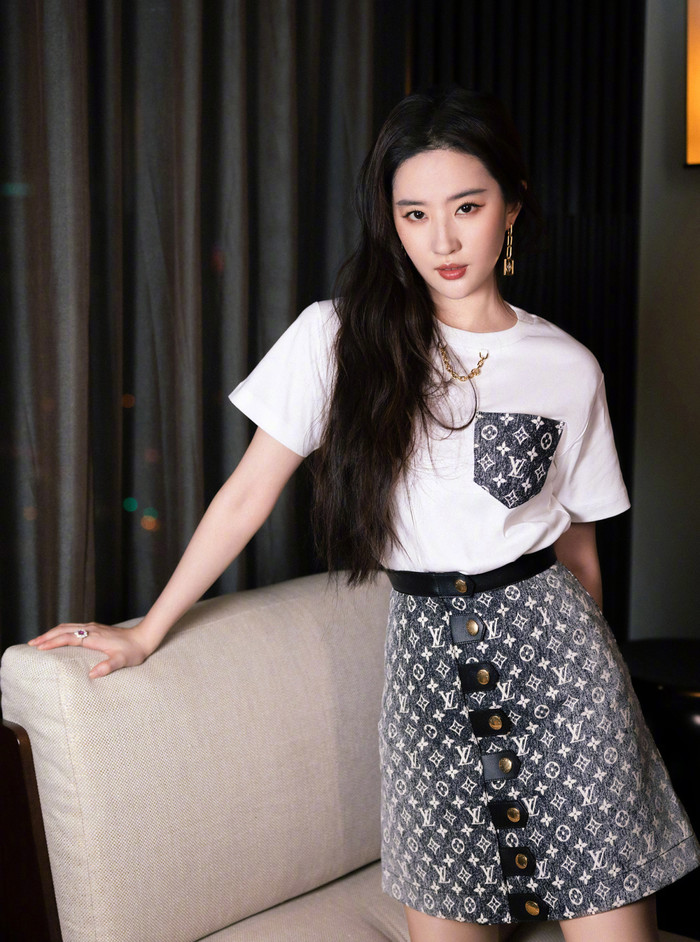 Vì sao Lưu Diệc Phi ít khi đề cập đến bố ruột? Ảnh 2