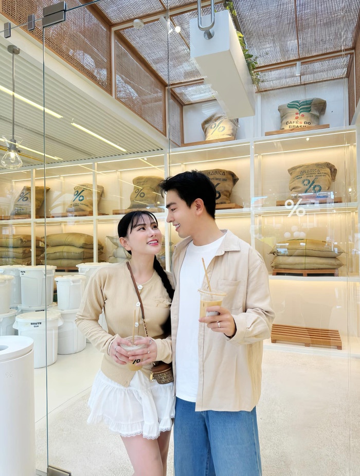 Ca sĩ Thu Thuỷ luôn được chồng trẻ ủng hộ, động viên trong hành trình hoạt động nghệ thuật. 