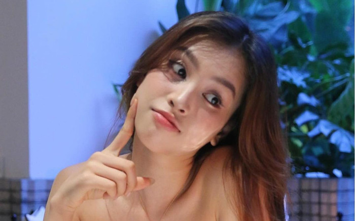 Đẹp khen - Xấu chê: Nhan sắc Tiểu Vy trong thời gian 'ở ẩn', không dự sự kiện Ảnh 2