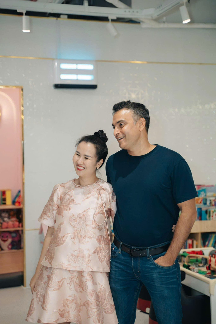 Võ Hạ Trâm và ông xã được nhận xét cực đẹp đôi.