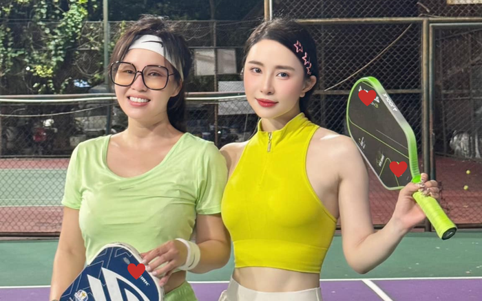 Quỳnh Nga thường chơi Pickle ball cùng hội chị em, bạn bè thân thiết. Ảnh: FBNV