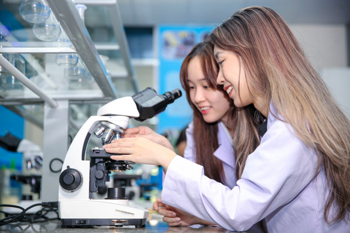 Dược học là một trong những ngành có điểm chuẩn 2024 cao nhất trường Đại học Công nghệ TP.HCM