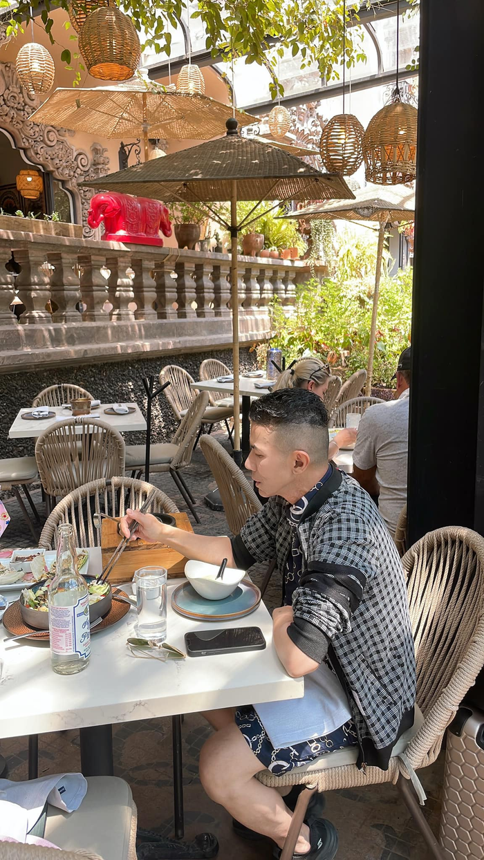 Nam ca sĩ chọn cuộc sống kín tiếng nơi xứ người.