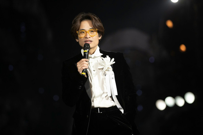 Hà Anh Tuấn bị tụt huyết áp khi đang hát.