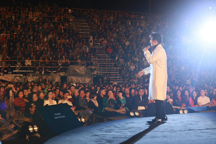 Cách xử lý tinh tế của nam ca sĩ khiến nhiều người khen ngợi.