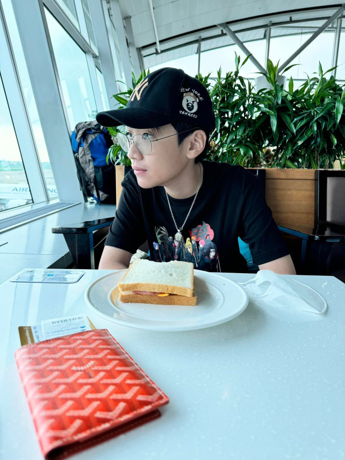 Con trai 10 tuổi của Thu Trang khoe góc nghiêng cực phẩm.