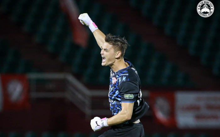 Thủ môn Patrik Lê Giang ký hợp đồng 3 năm với TPHCM Ảnh 2