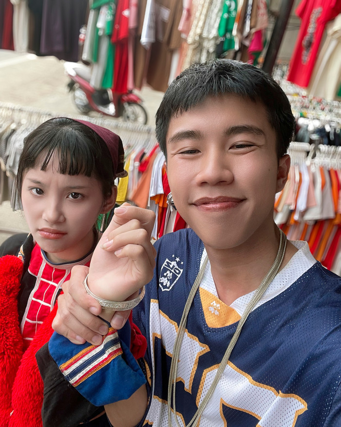 Con trai Vân Dung đóng cặp với Thu Hà Ceri trong Đi Giữa Trời Rực Rỡ.