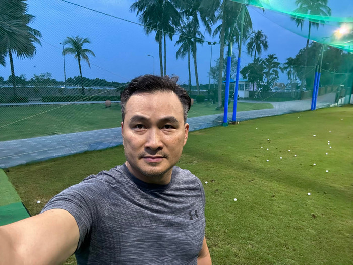 Chi Bảo được nhiều người nhận xét là vẫn phong độ ở tuổi 51.