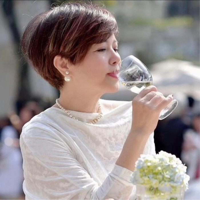 NSND Ngọc Huyền hiện dành nhiều thời gian cho bản thân và gia đình.