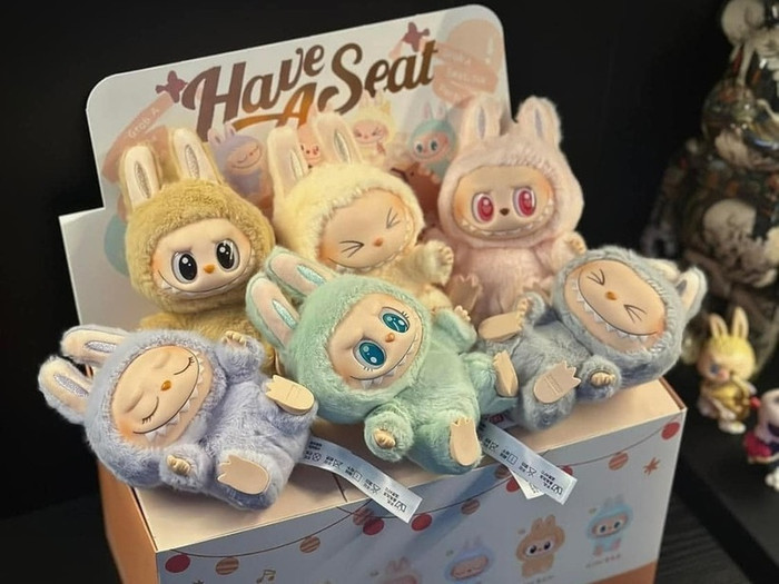 Labubu - phụ kiện thú nhồi bông đang là 'cơn sốt' của giới trẻ. 