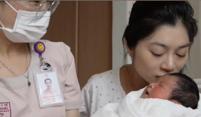 Thanh Trúc dành trọn tình yêu thương cho con.