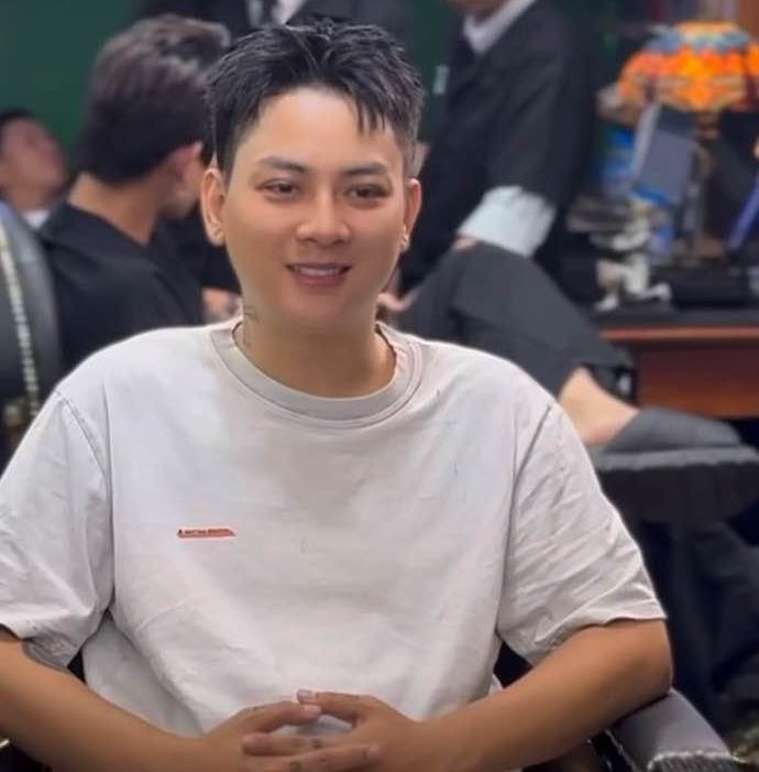 Hình ảnh mới của Hoài Lâm được khen ngợi trẻ trung. 