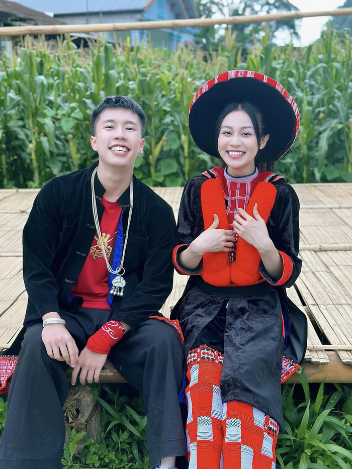 Con trai Vân Dung - Long Vũ đảm nhận vai Chải trong phim Đi Giữa Trời Rực Rỡ.