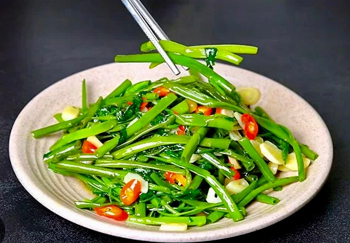 Các chất dinh dưỡng có trong rau muống và tỏi có thể giúp tăng cường miễn dịch, phòng ngừa bệnh tật.