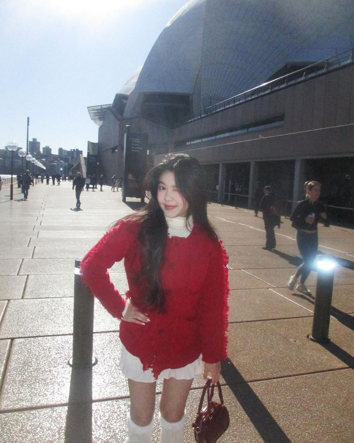 Bước sang tuổi 18, Lọ Lem đã có sự thay đổi đáng kể trong phong cách ăn vận. Nhiều người nhận xét cô có gu hơn khi liên tục trình làng nhiều tạo hình mãn nhãn và hợp xu hướng.