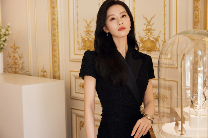 Lưu Thi Thi đang phải nhận rất nhiều bình luận tiêu cực từ Cnet.