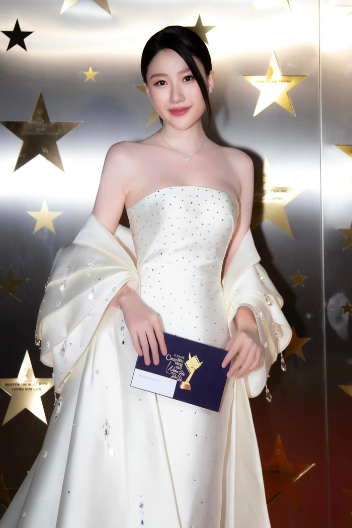 Em gái Trấn Thành - Uyển Ân ngày một chứng minh được thực lực.