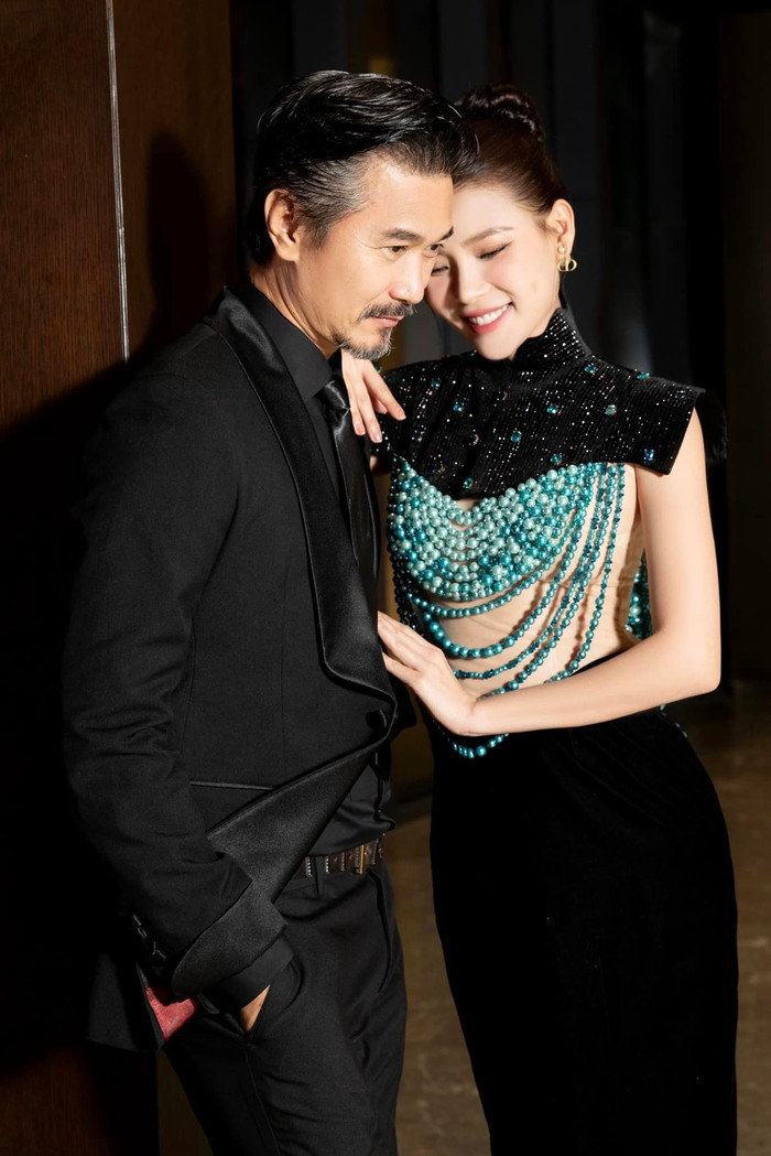 Thúy Diễm khoe nhan sắc nóng bỏng, tình tứ cạnh 'sugar daddy' Ảnh 2