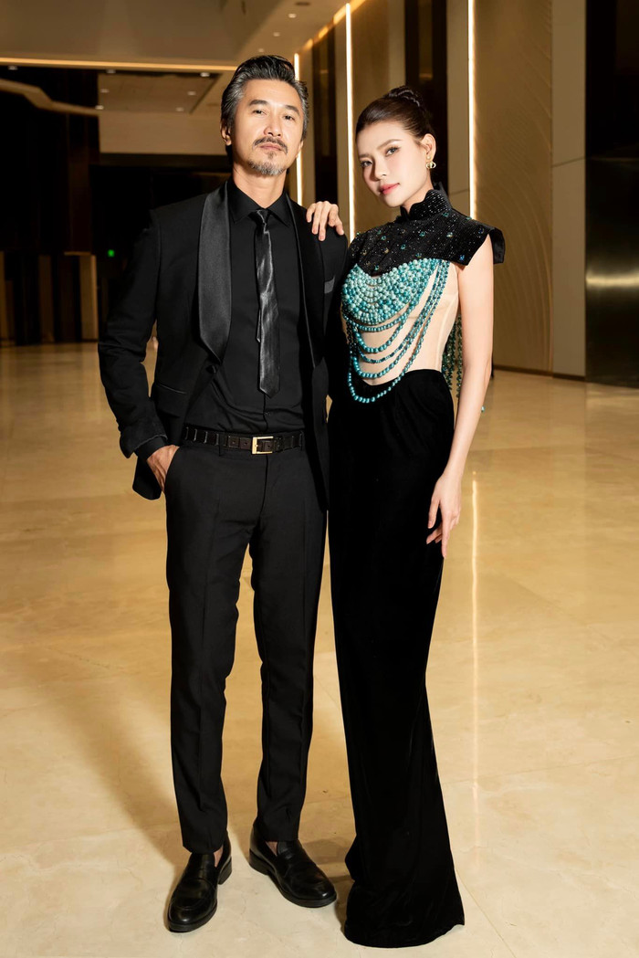 Thúy Diễm khoe nhan sắc nóng bỏng, tình tứ cạnh 'sugar daddy' Ảnh 4