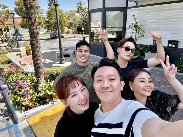 Mỗi khi có thời gian rảnh, Hari Won và Trấn Thành thường đi du lịch cùng hội bạn bè thân thiết.