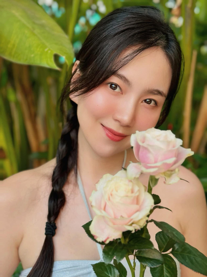 Nhan sắc ngọt ngào của nữ MC thời tiết.