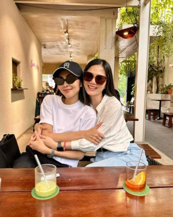 Tăng Thanh Hà hội ngộ cùng Vân Anh.