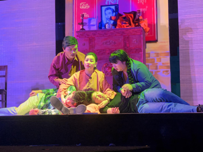 Cát Phượng là gương mặt quen thuộc tại các sân khấu kịch. 