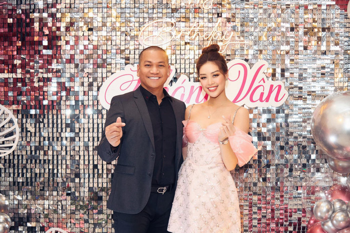 Dân tình mong ngóng ngày cặp đôi lên xe hoa.