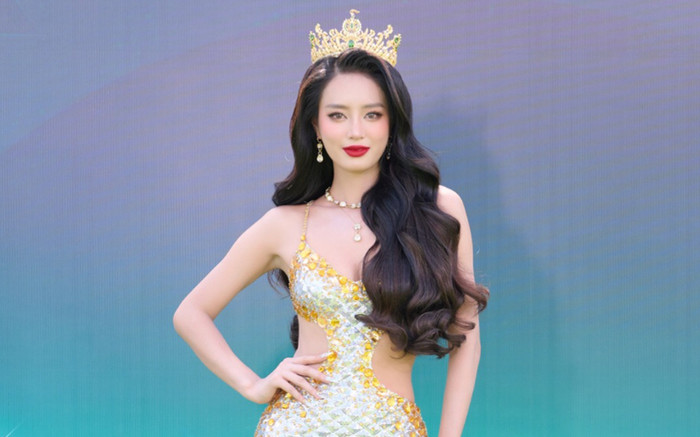 Đẹp khen - Xấu chê: Á hậu Khánh Linh sáng bừng khí chất quyền lực với son môi đỏ Ảnh 2