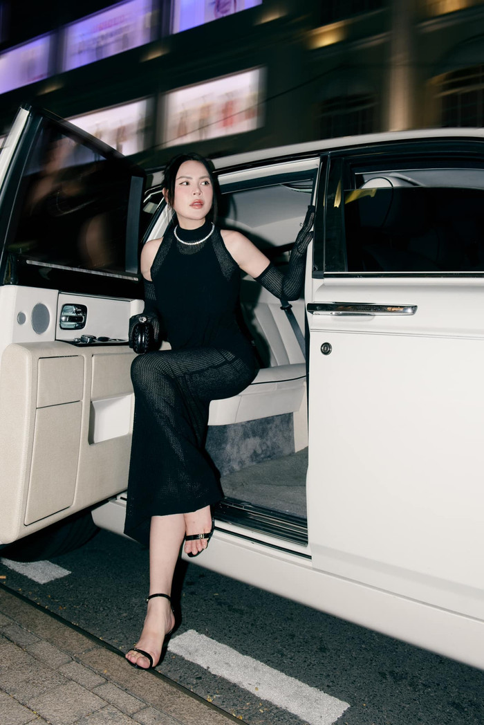 Sau ly hôn, cô tập trung nhiều vào kinh doanh. 