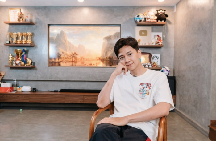 Ngô Kiến Huy sống tại căn penthouse rộng lớn được thiết kế hiện đại, hoành tráng với trị giá khoảng 22 tỷ đồng. 