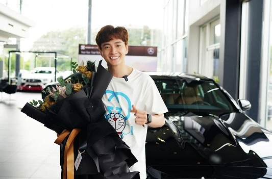 Năm 2021, Ngô Kiến Huy chi khoảng 3 tỷ đồng để tậu xế hộp đến từ thương hiệu nổi tiếng. 