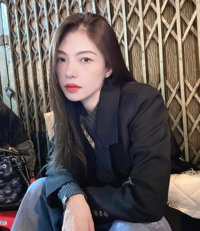 Nhan sắc xinh đẹp của hot girl Uyên Endy, bạn gái tin đồn kém 9 tuổi của Ngô Kiến Huy. 