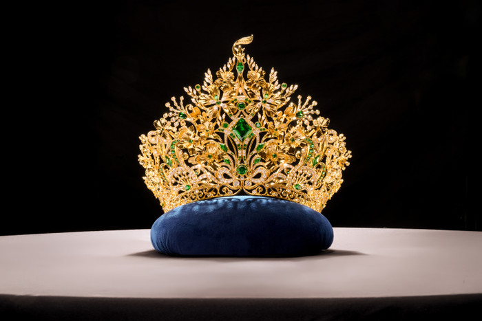 Vương miện Spring Spirits được đội ngũ chế tác tỉ mỉ hoàn thành trong 2.500 giờ dành cho Tân Miss Grand Vietnam 2024. 