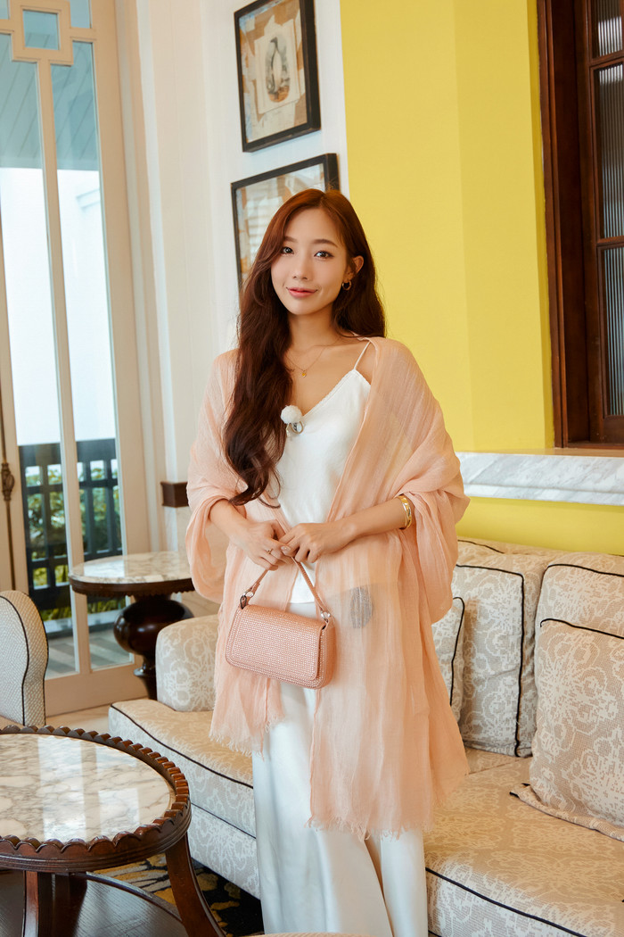 Yuna Vũ với thần thái sang chảnh, quý phái.