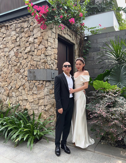 Nữ ca sĩ có cuộc sống hạnh phúc bên cạnh ông xã là Touliver.