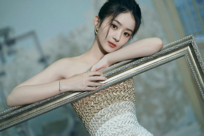 Triệu Lệ Dĩnh đang bận rộn với việc tham gia diễn xuất trong bộ phim mới. Ảnh: Sưu tầm