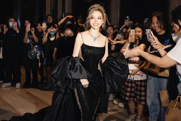 Huyền Baby được nhiều khán giả săn đón. Ảnh: FBNV