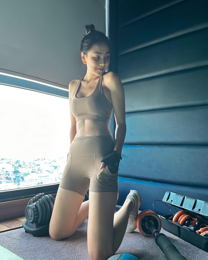 Để duy trì thân hình chuẩn chỉnh, MC Mai Ngọc chăm chỉ tập luyện thể dục thể thao. Cô kết bạn với đa dạng các bộ môn như gym, pilates, đánh golf. Nữ MC cũng thường xuyên chia sẻ những hình ảnh chụp tại phòng tập trên trang cá nhân.