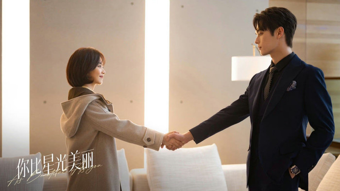 Em Đẹp Hơn Cả Ánh Sao quả thực ban đầu không được đánh giá cao nhưng sau khi lên sóng khán giả đã có cái nhìn khác về phim. Bên cạnh diễn xuất lên trình của Hứa Khải, lột tả được hình tượng tổng tài bá đạo, chemistry của Đàm Tùng Vận cùng đàn em kém 5 tuổi cũng rất tốt, khiến người xem nhiều lần phải quắn quéo. 