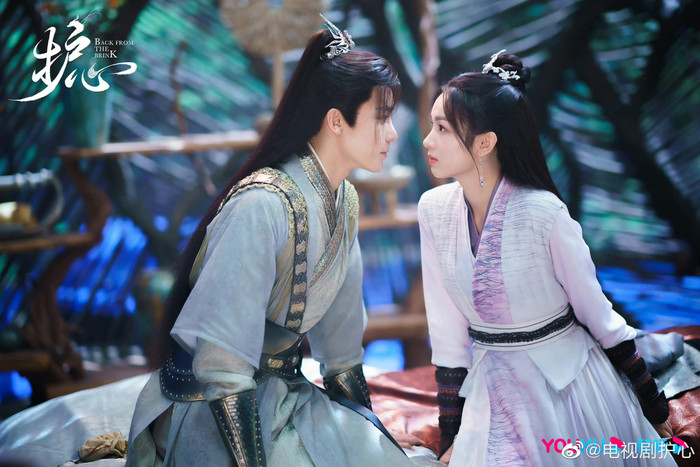 Giai đoạn đầu của Hộ Tâm khá được lòng khán giả nhưng nửa sau lại khiến người xem thất vọng vô cùng, kịch bản 'rối như tơ vò', phi logic, nhiều người thậm chí đã phải bỏ dở phim giữa chừng, còn những khán giả lựa chọn ở lại cũng chỉ vì muốn xem tương tác của Hầu Minh Hạo và Châu Dã.