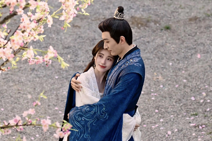 Cúc Tịnh Y và Lưu Học Nghĩa trong Hoa Gian Lệnh. Couple cảm tràn màn hình của cặp đôi nhận về vô số lời khen ngợi từ khán giả. 