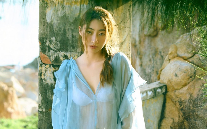 Lương Thùy Linh ngày càng chăm lộ nội y, khoe đường cong nóng bỏng Ảnh 2