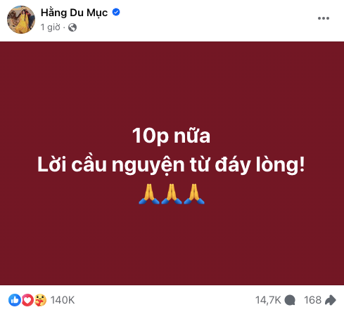10 phút trước khi phiên toà ly hôn diễn ra, Hằng Du Mục đã cầu nguyện những điều tốt đẹp sẽ đến với mẹ con cô.